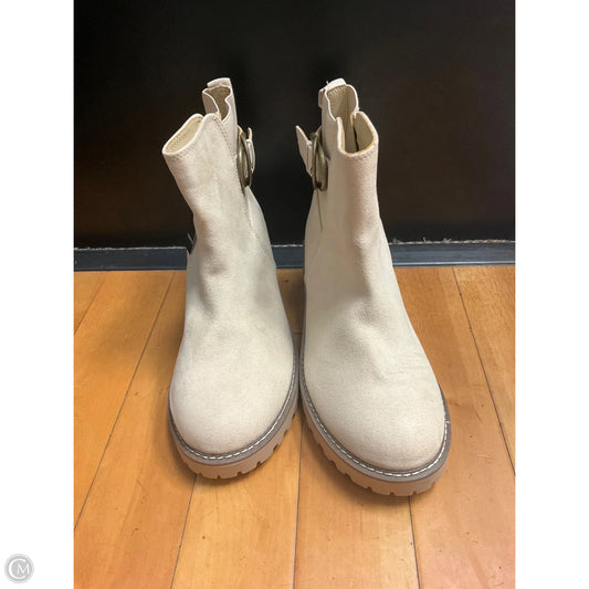 Boots Ankle Flats By Torrid In Cream, Size: 8