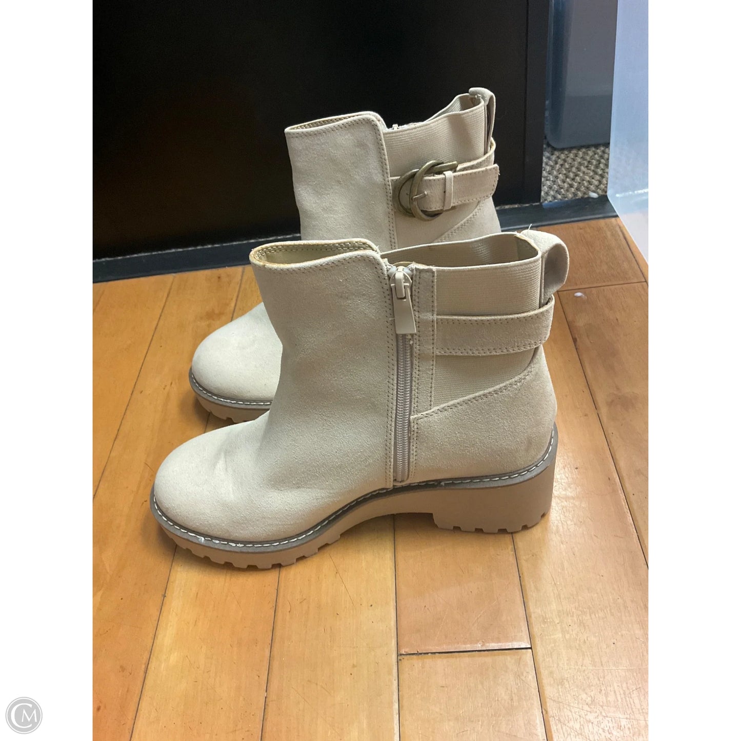 Boots Ankle Flats By Torrid In Cream, Size: 8
