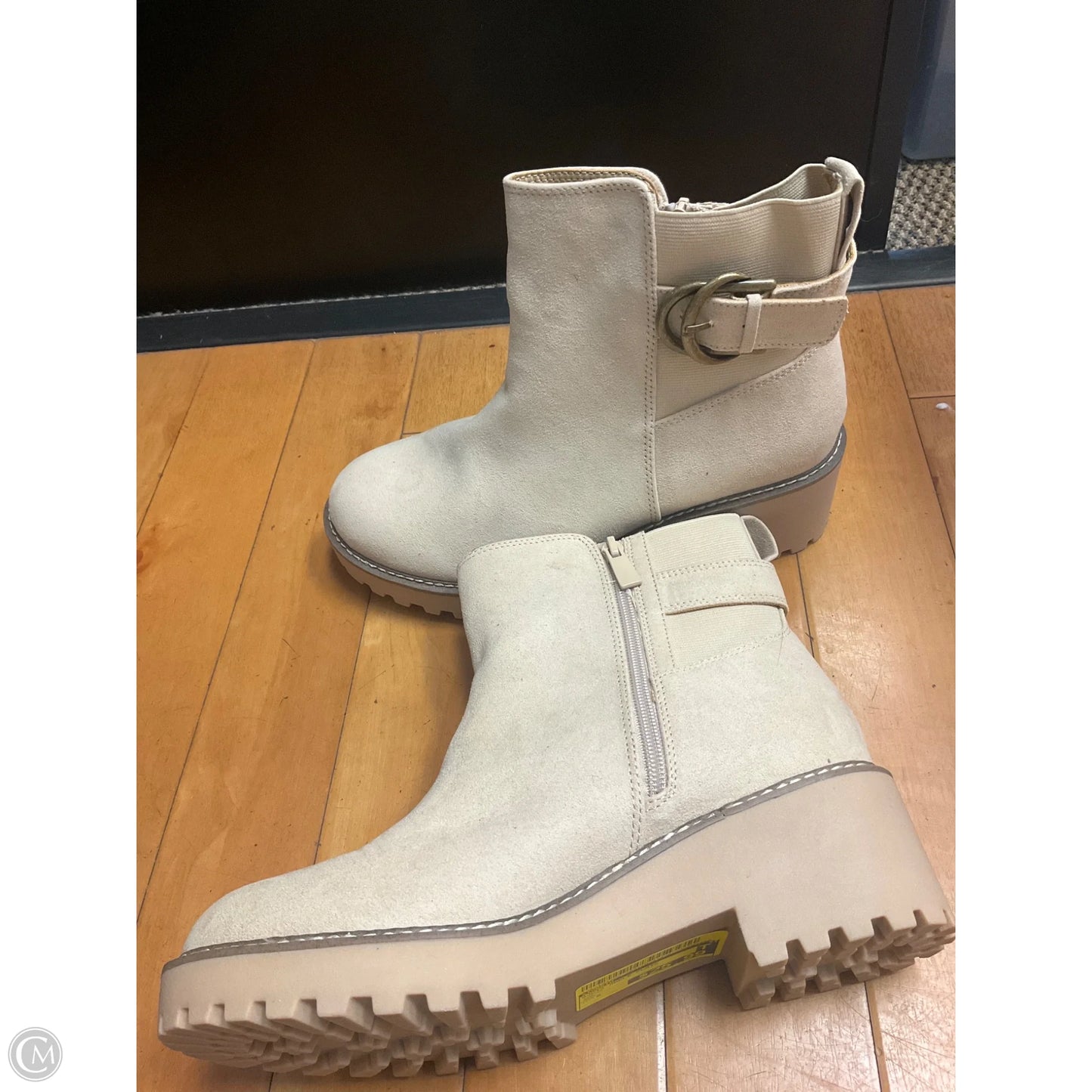 Boots Ankle Flats By Torrid In Cream, Size: 8