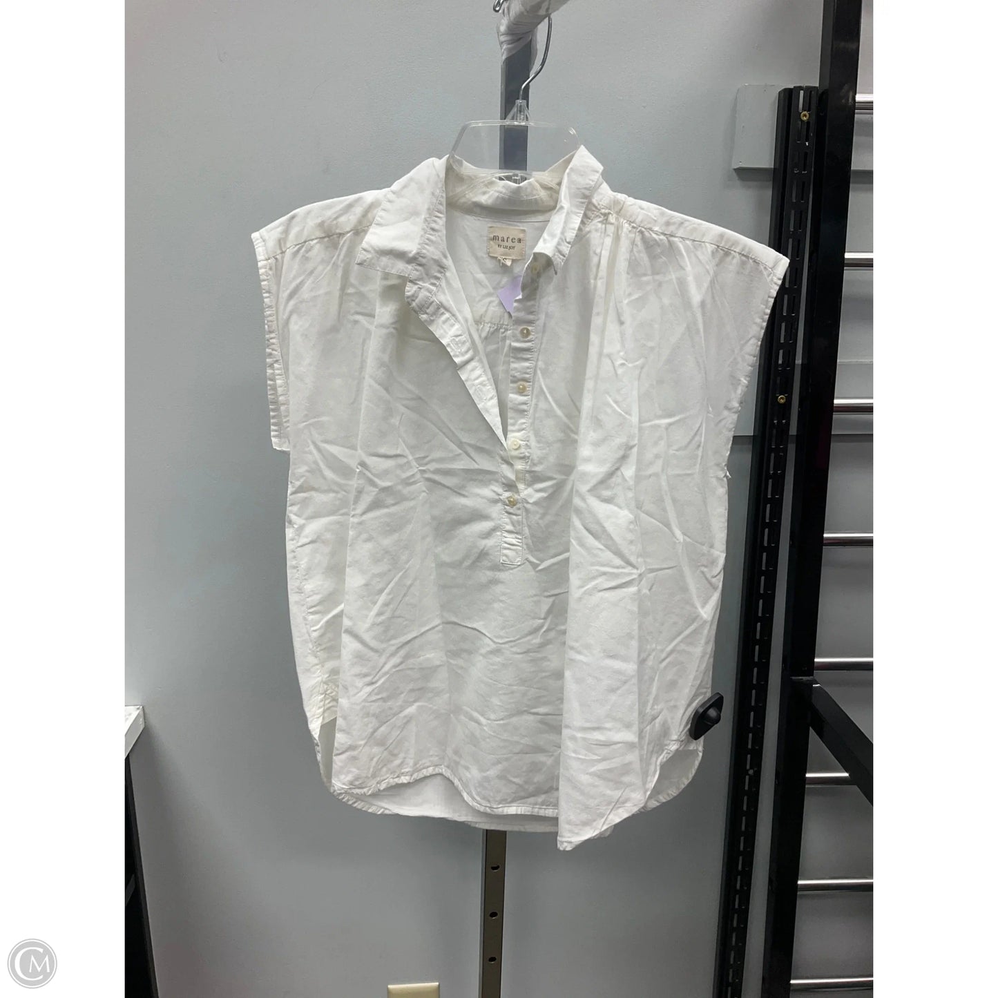 Top Sleeveless By Clothes Mentor In White, Size: S