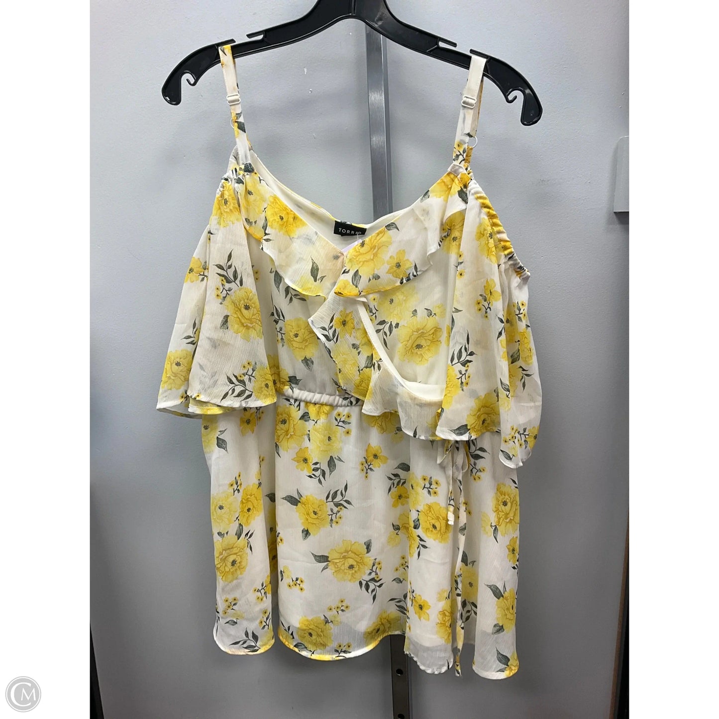 Top Short Sleeve By Torrid In White & Yellow, Size: 1x