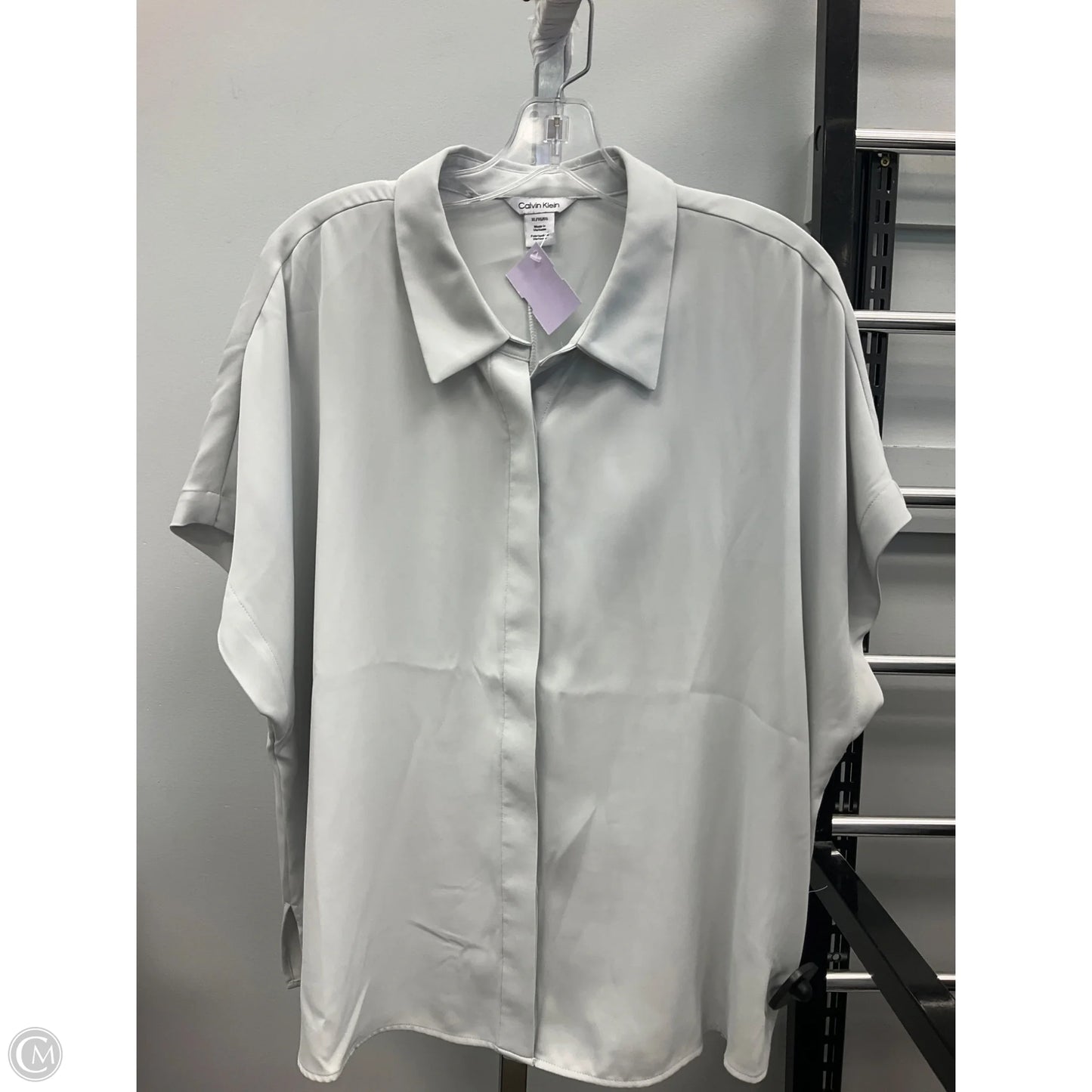 Top Short Sleeve By Calvin Klein In Grey, Size: Xl