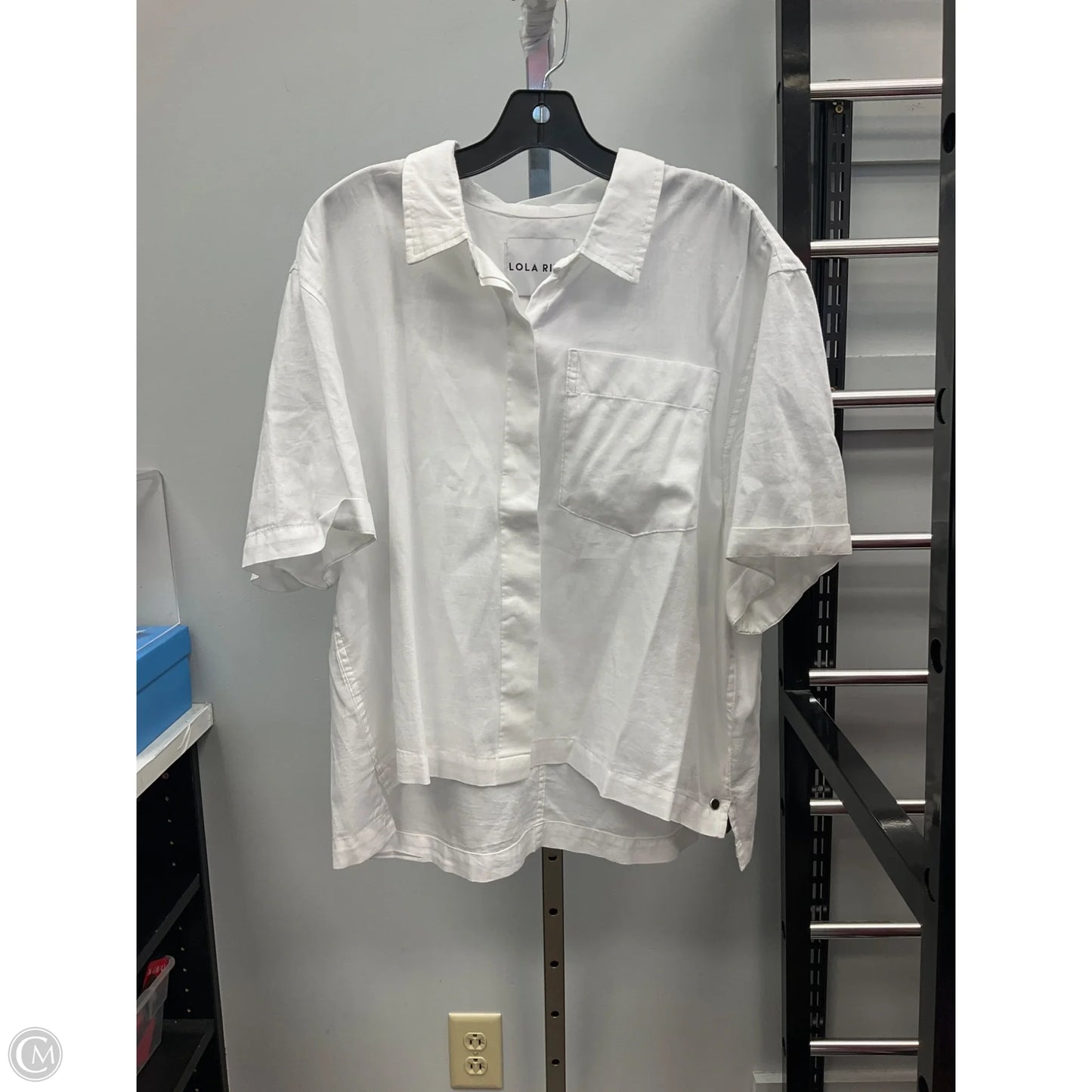 Top Short Sleeve By Lola River In White, Size: Xl