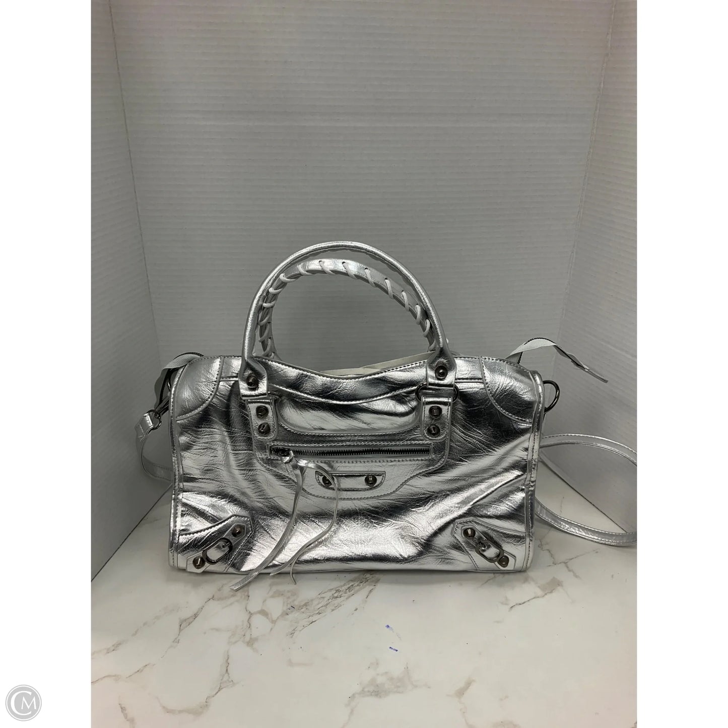 Tote By Clothes Mentor, Size: Medium