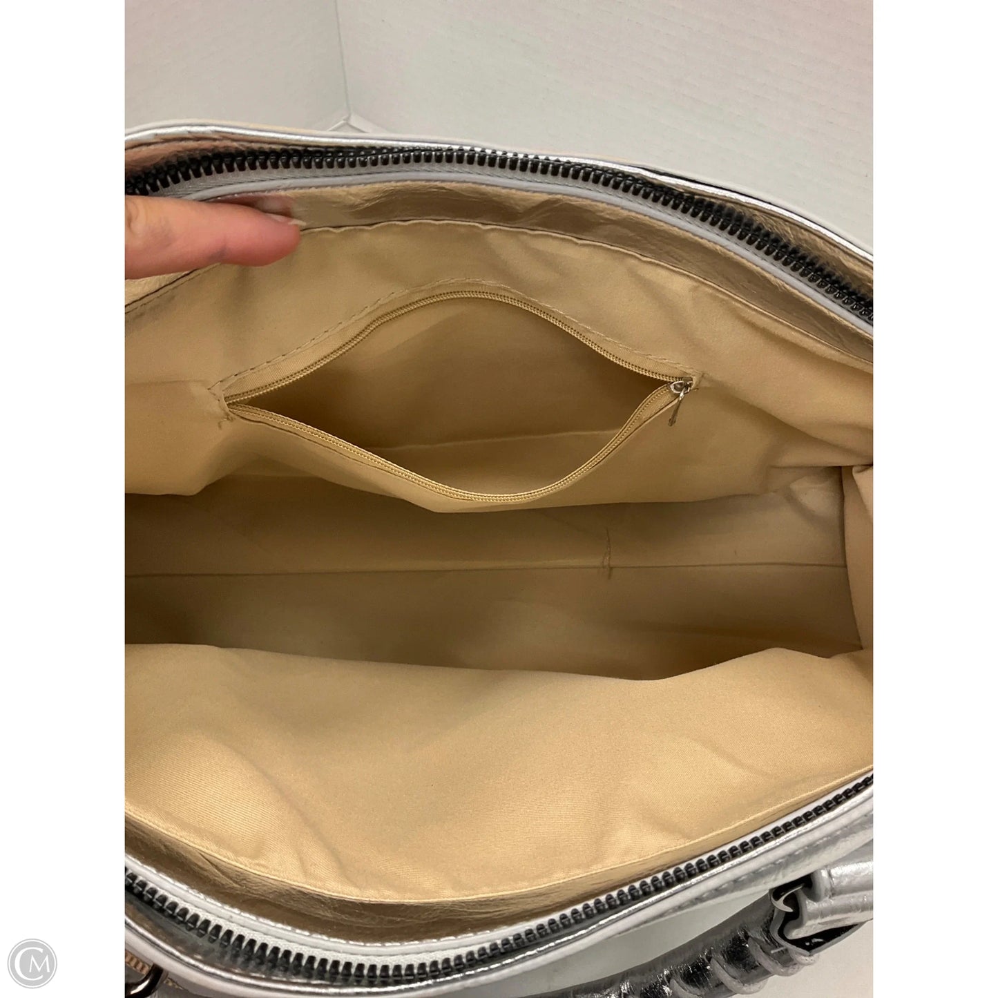 Tote By Clothes Mentor, Size: Medium