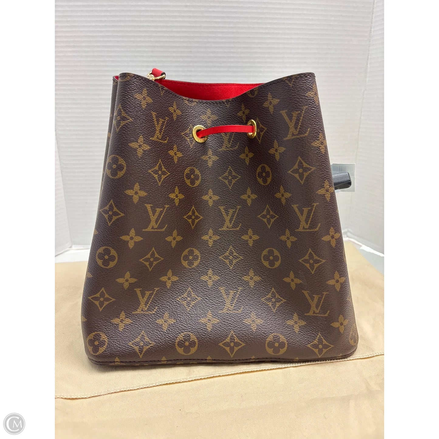 Handbag Luxury Designer By Louis Vuitton, Size: Medium