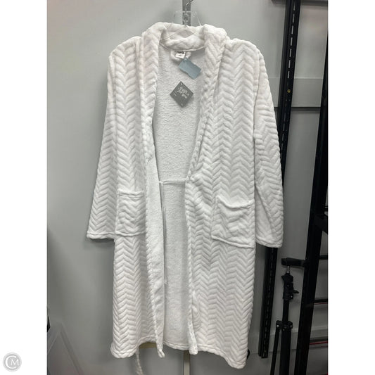 Robe By Clothes Mentor In White, Size: S