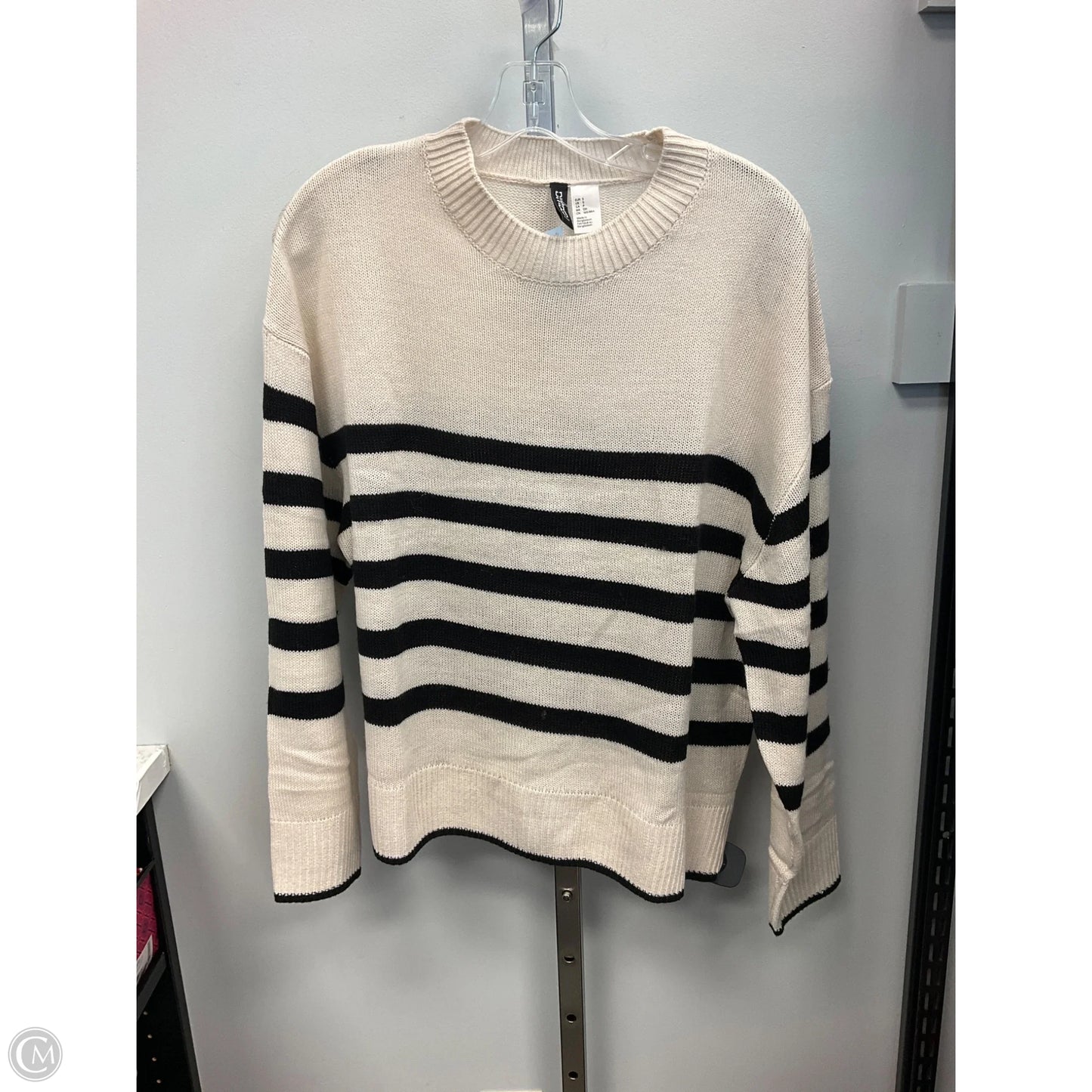 Sweater By Divided In Striped Pattern, Size: S