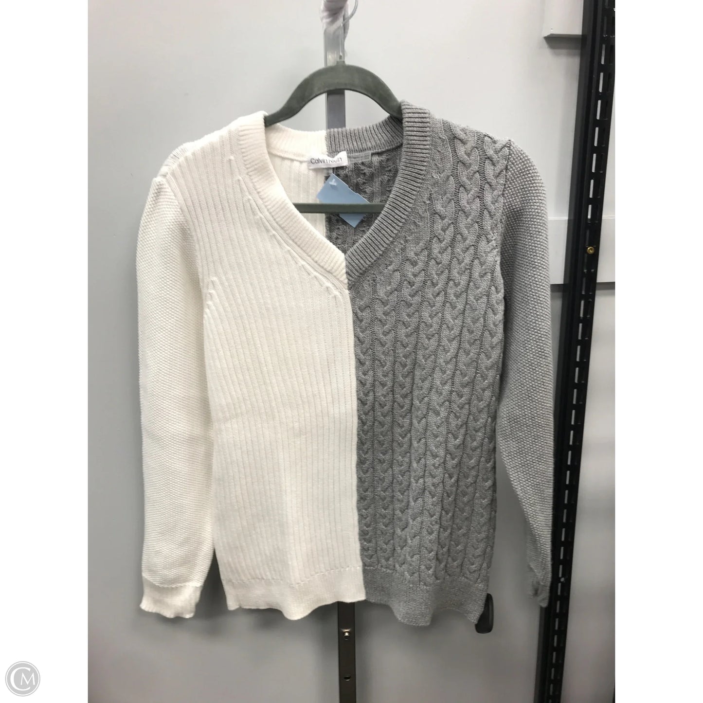 Sweater By Calvin Klein In Grey & White, Size: M