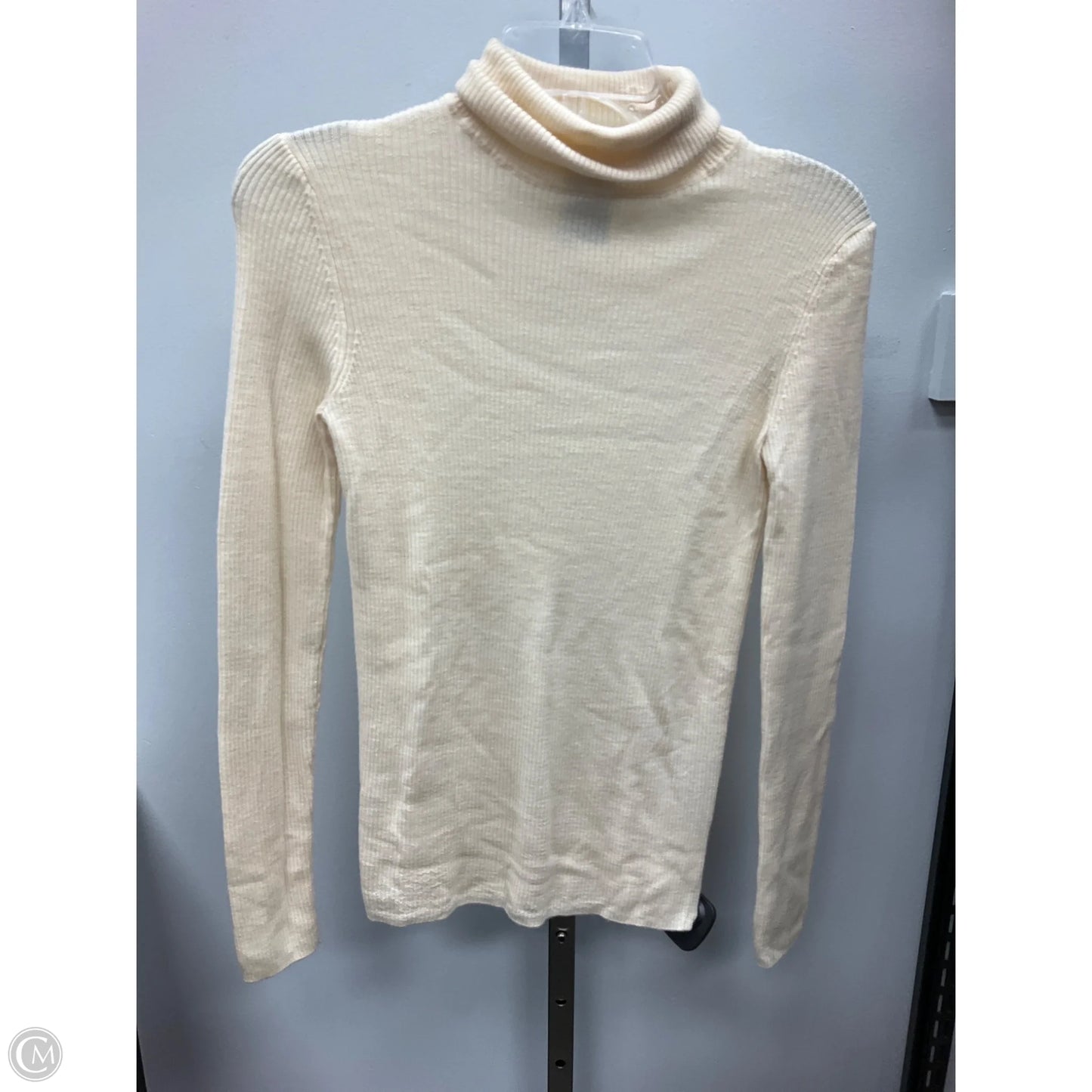Top Long Sleeve By Uniqlo In Cream, Size: M