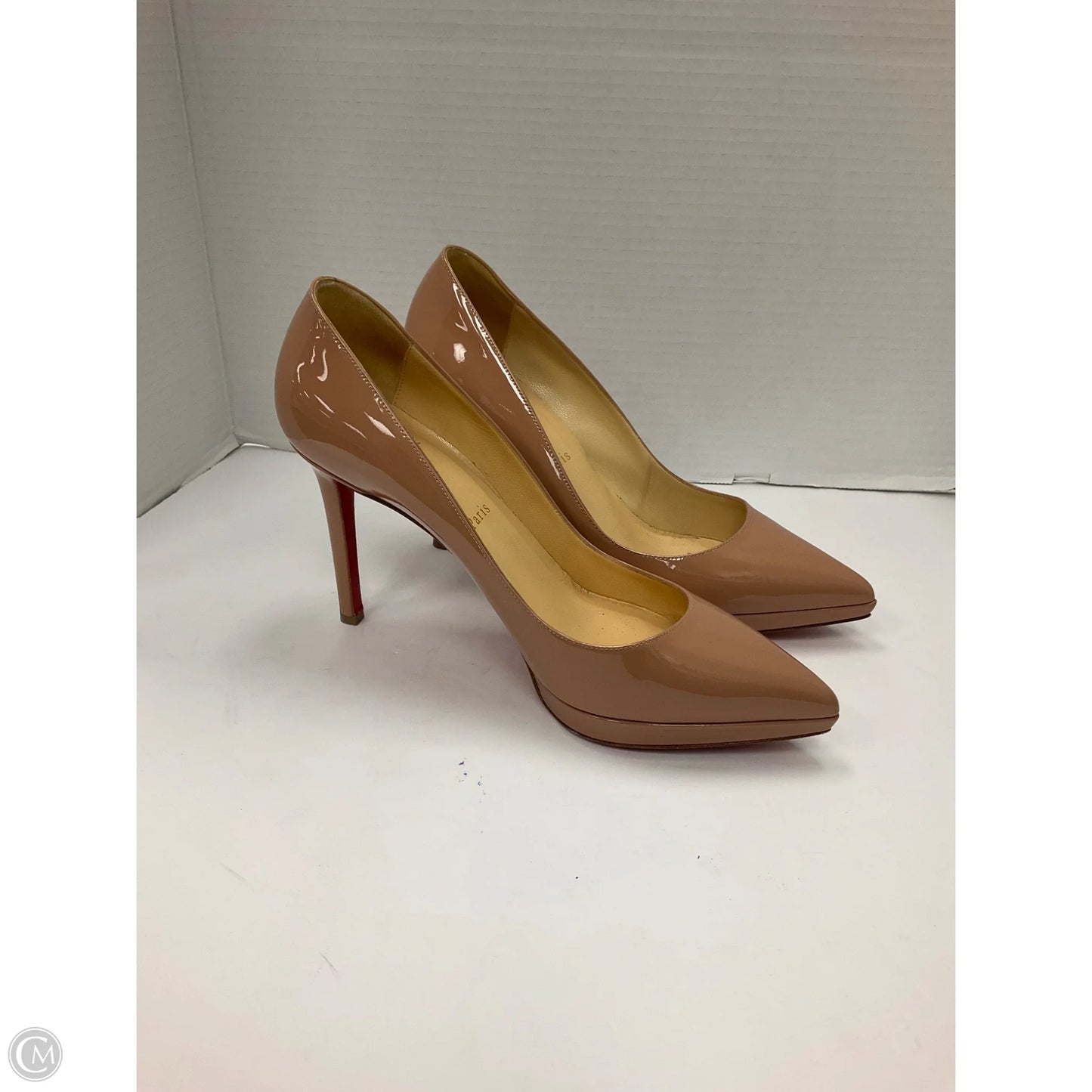 Shoes Luxury Designer By Christian Louboutin In Tan, Size: 8.5