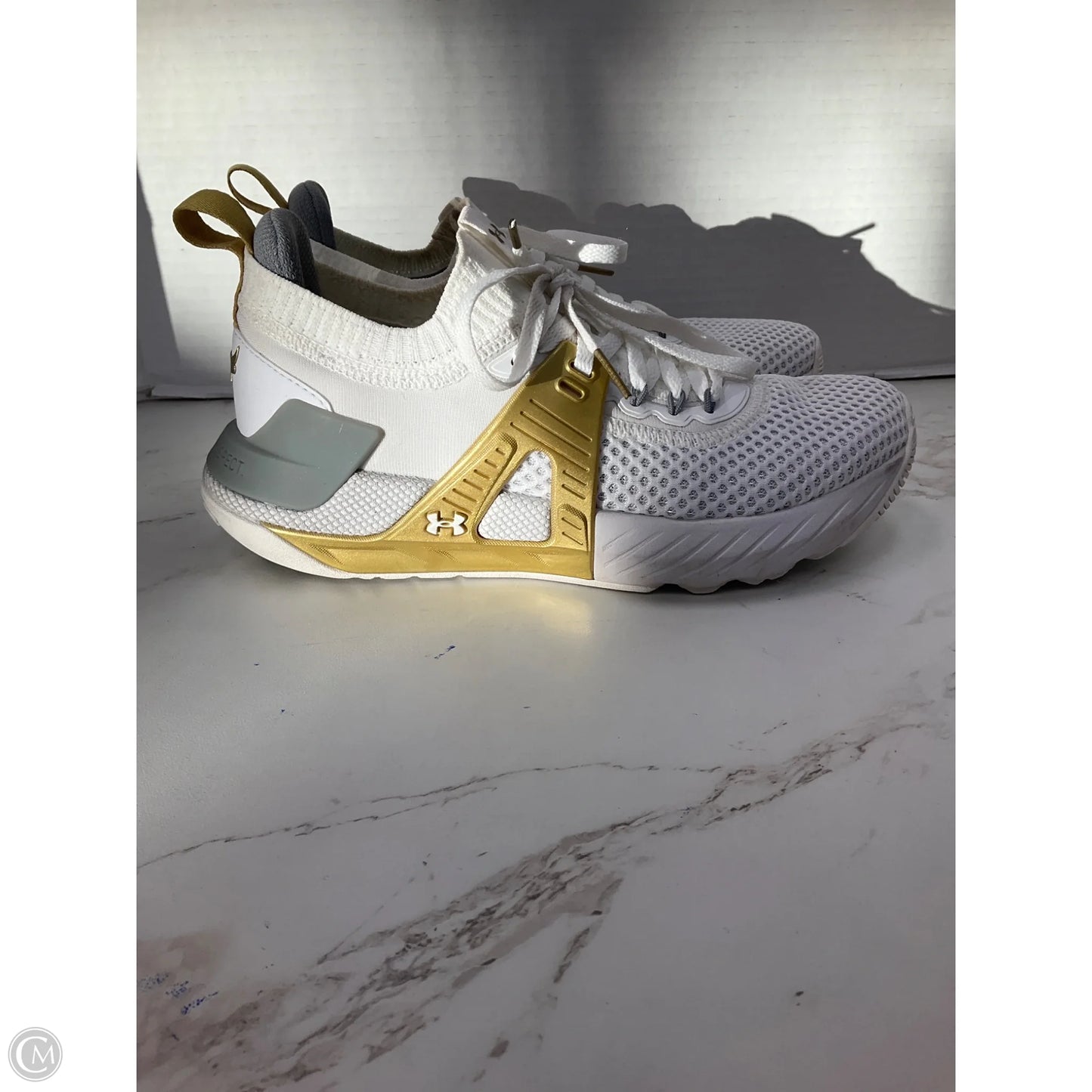 Shoes Sneakers By Under Armour In White, Size: 7.5