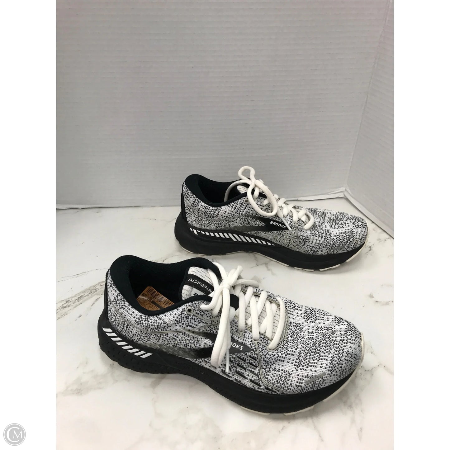 Shoes Athletic By Brooks In Black & White, Size: 6.5