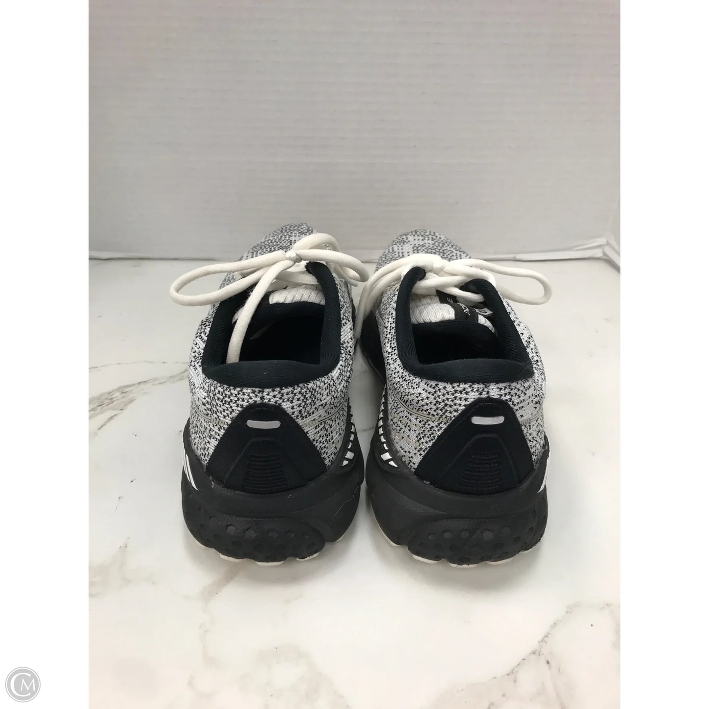 Shoes Athletic By Brooks In Black & White, Size: 6.5