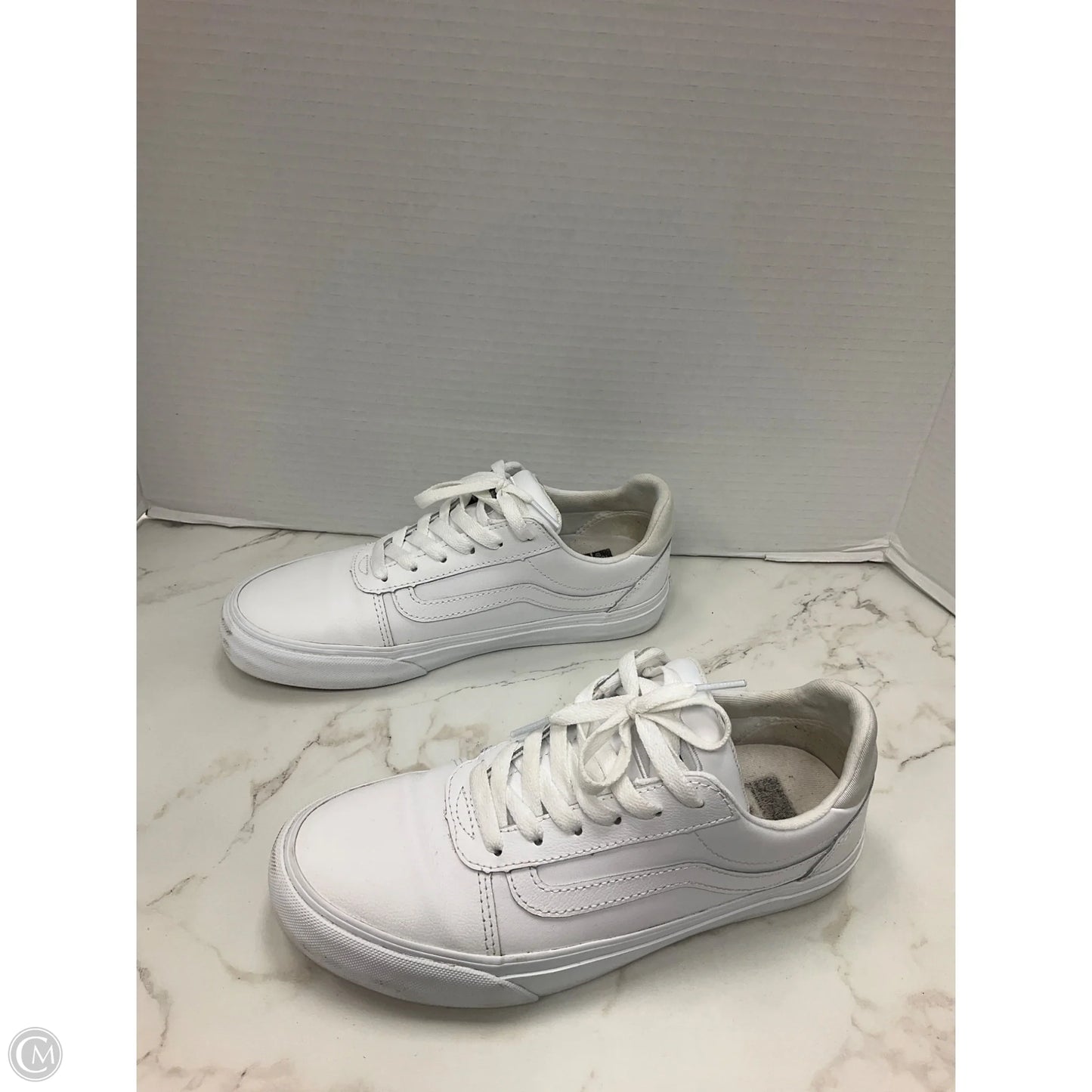 Shoes Sneakers By Vans In White, Size: 7