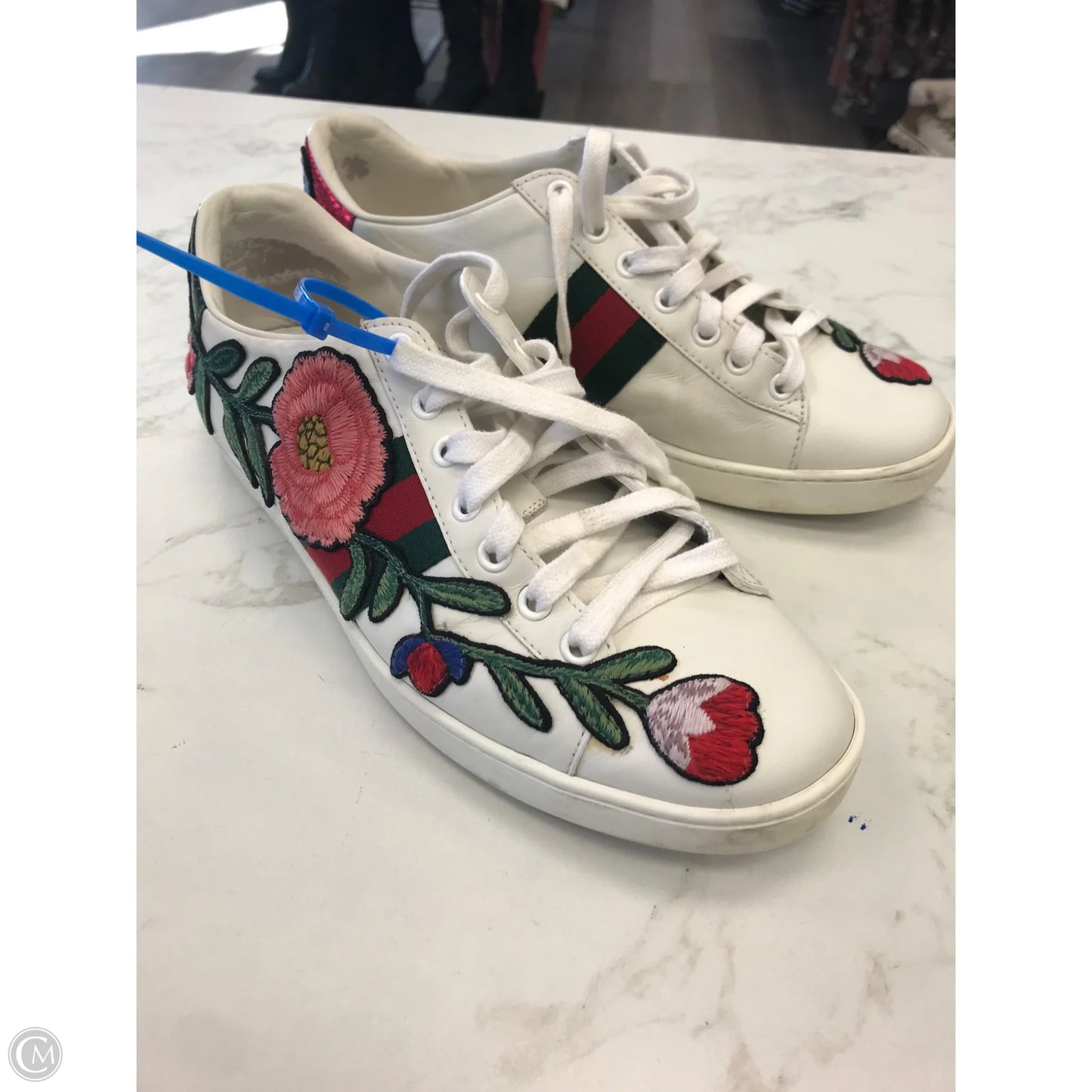 Shoes Luxury Designer By Gucci In White, Size: 10