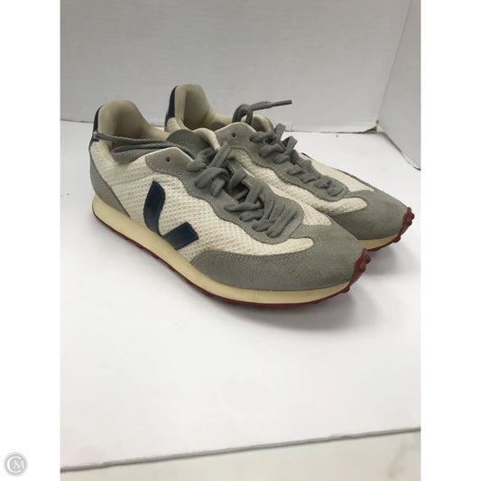 Shoes Sneakers By Veja In Grey & White, Size: 7