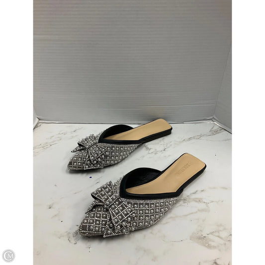 Shoes Flats By Unlisted In Silver, Size: 11