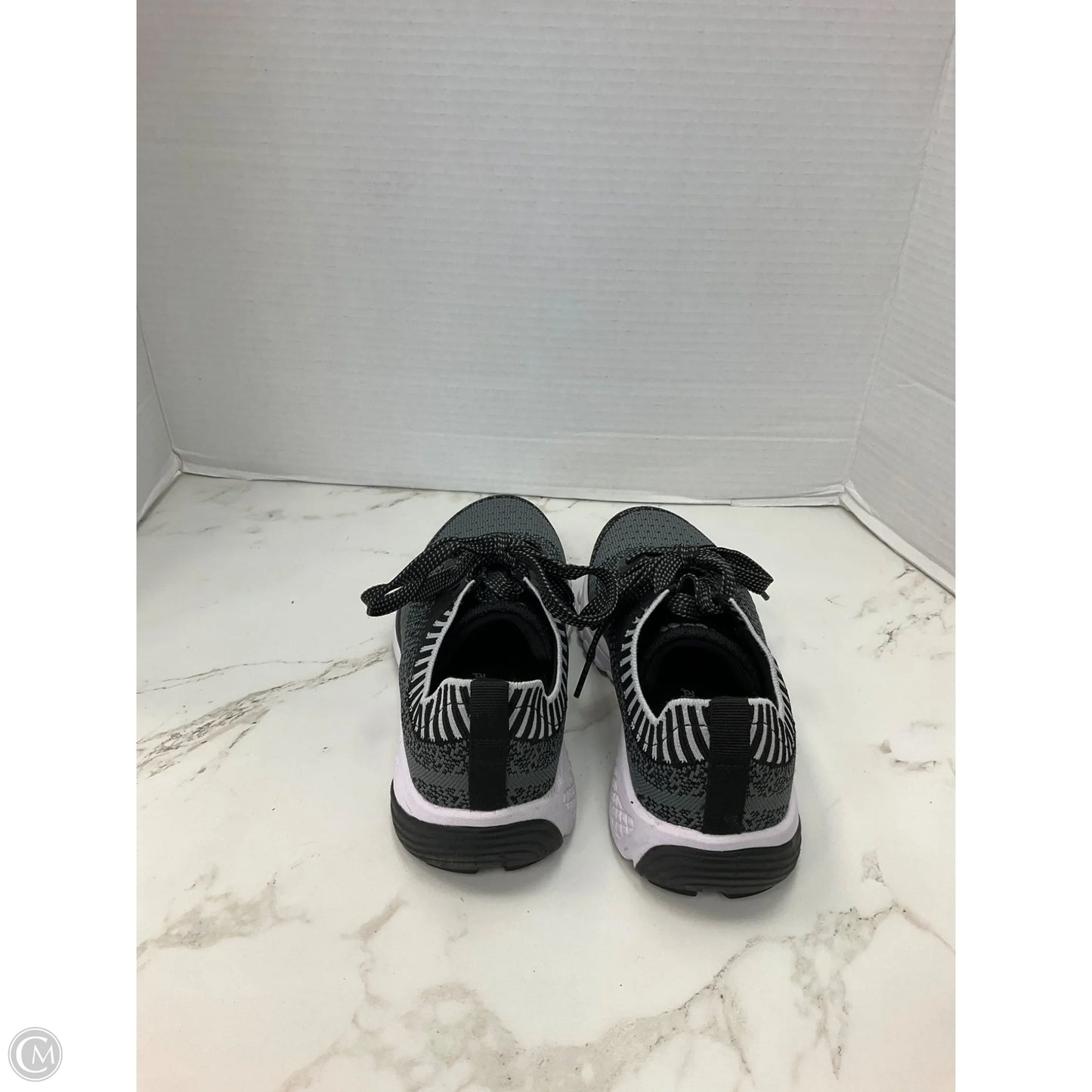 Shoes Athletic By Cmc In Black & Grey, Size: 6
