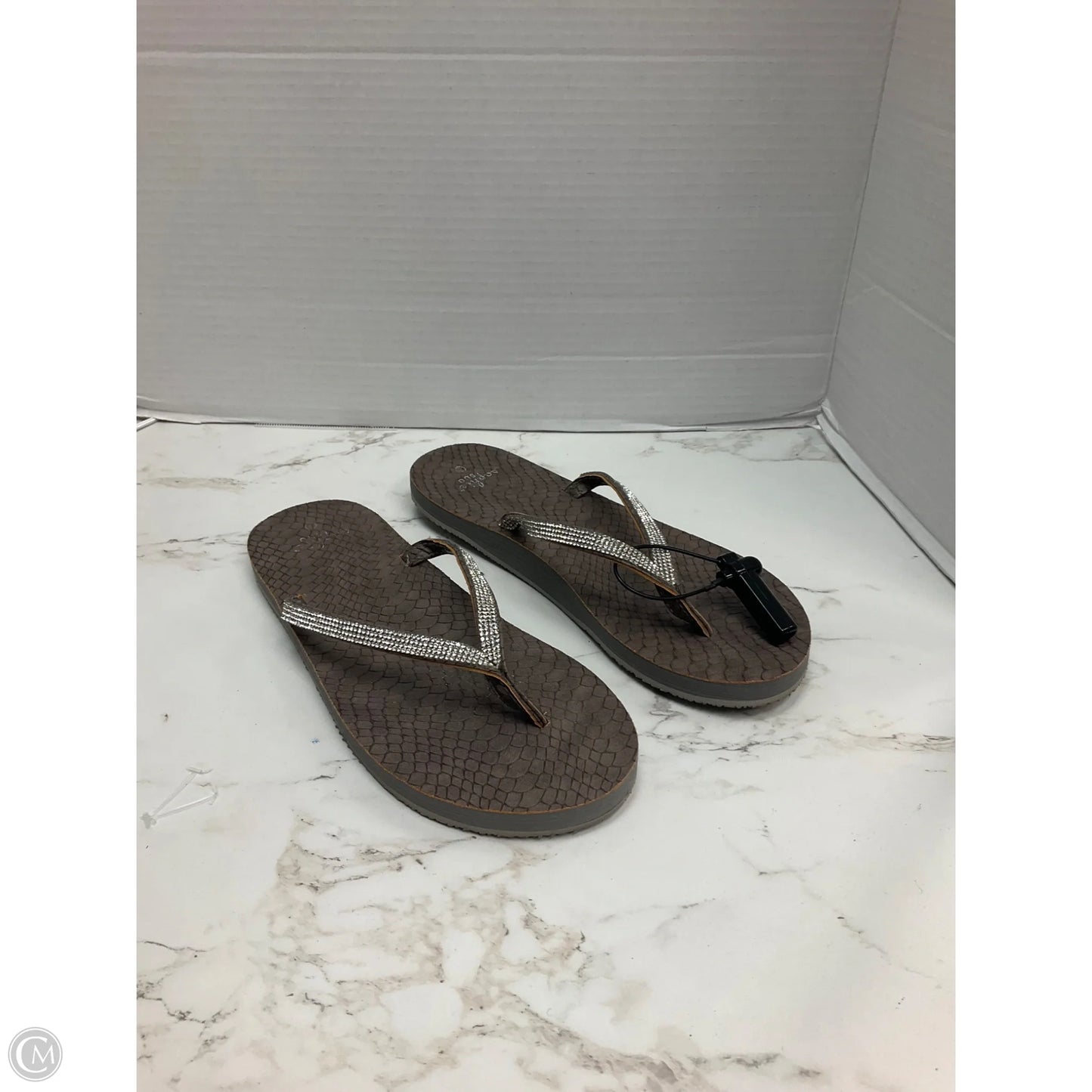 Sandals Flip Flops By Cmc In Brown, Size: 9
