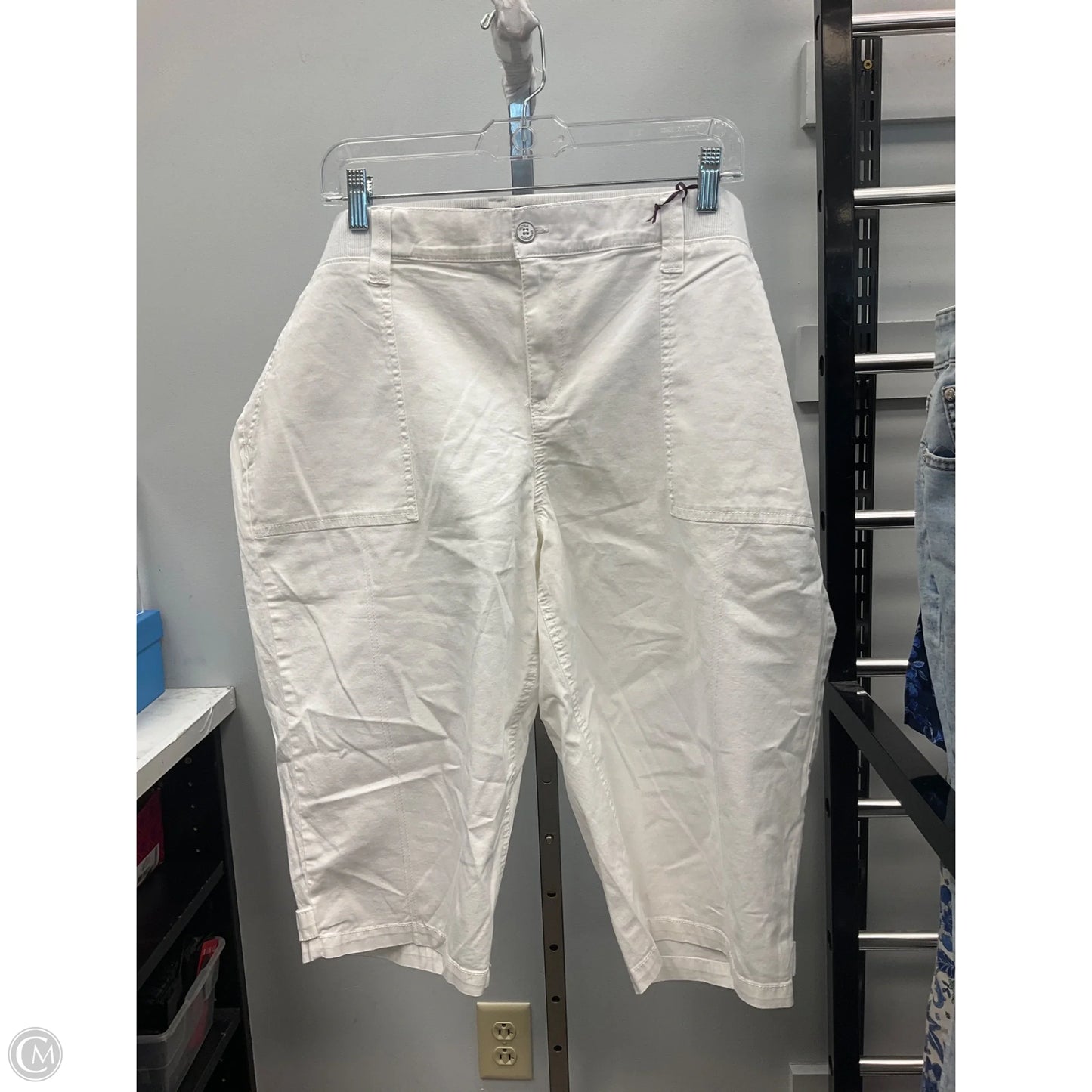 Shorts By Gloria Vanderbilt In White, Size: 18