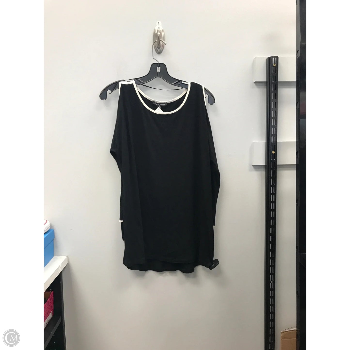 Top Long Sleeve By Cable And Gauge In Black, Size: M