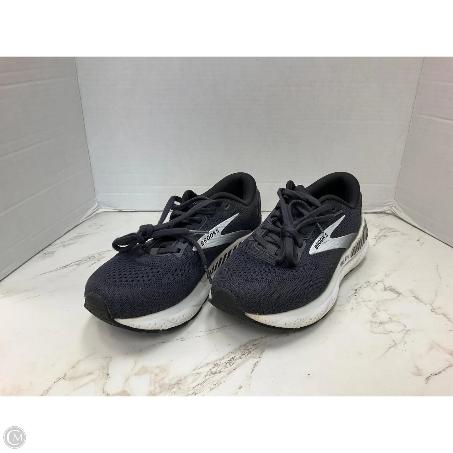 Shoes Athletic By Brooks In Grey, Size: 7.5