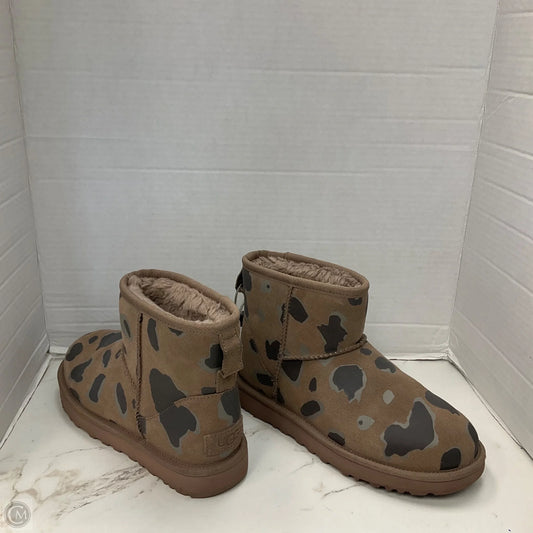 Boots Designer By Ugg In Camouflage Print, Size: 6