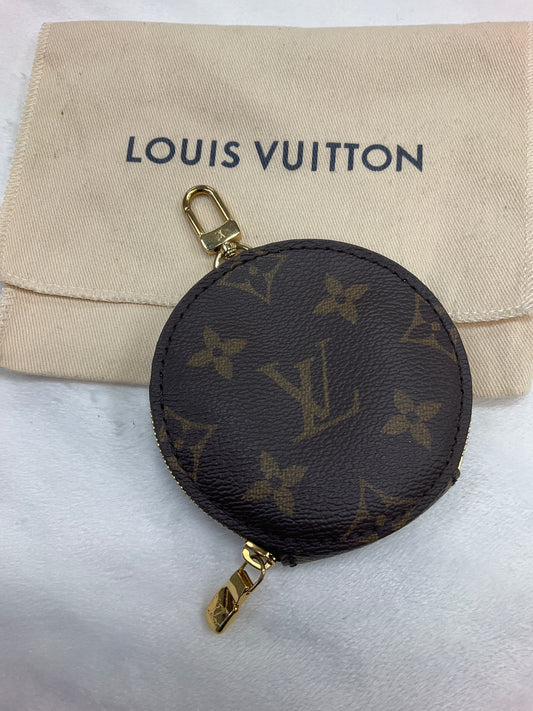 Coin Purse Luxury Designer By Louis Vuitton  Size: Small