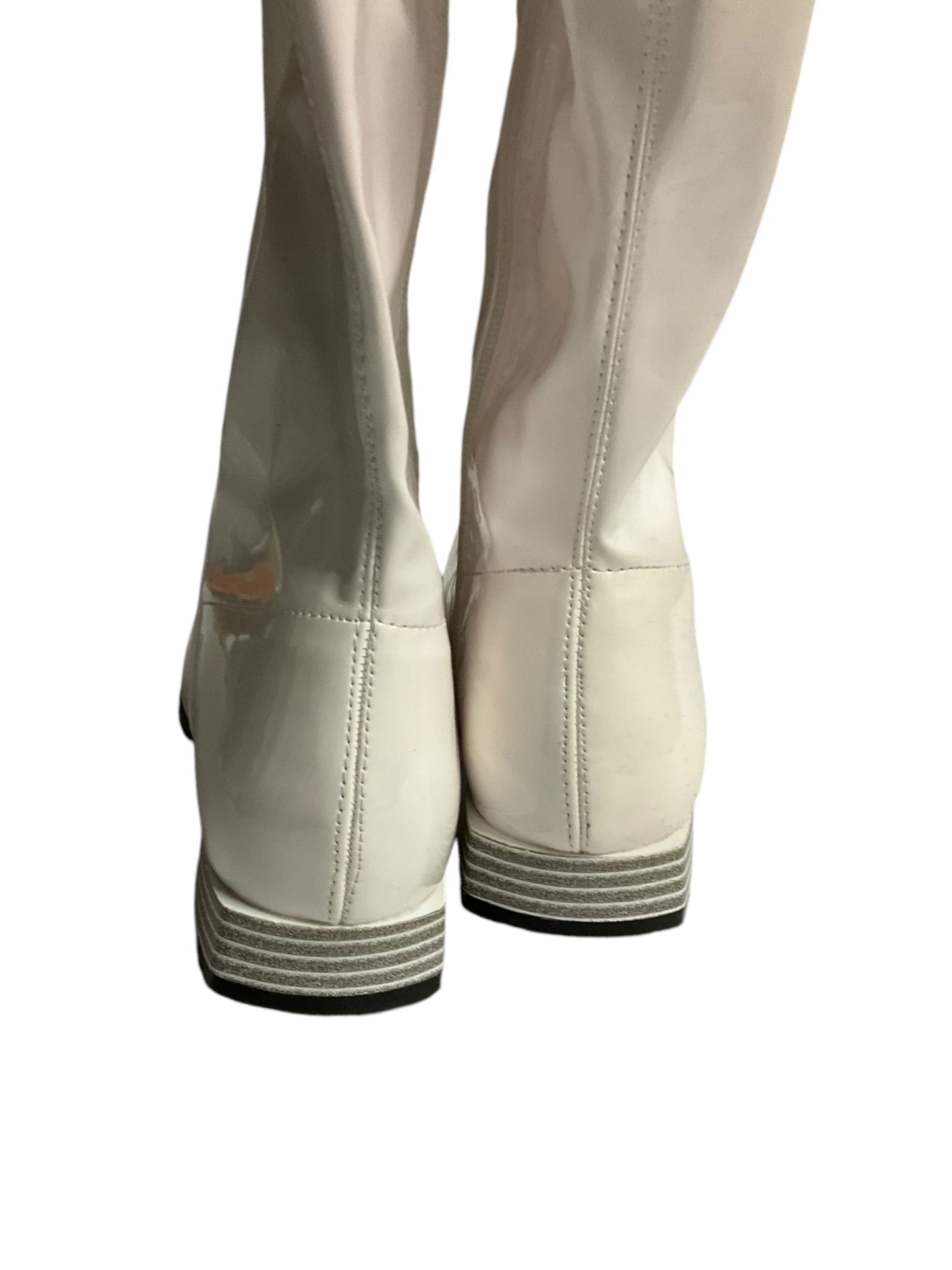 Boots Knee Flats By Gen Shue In White, Size: 9