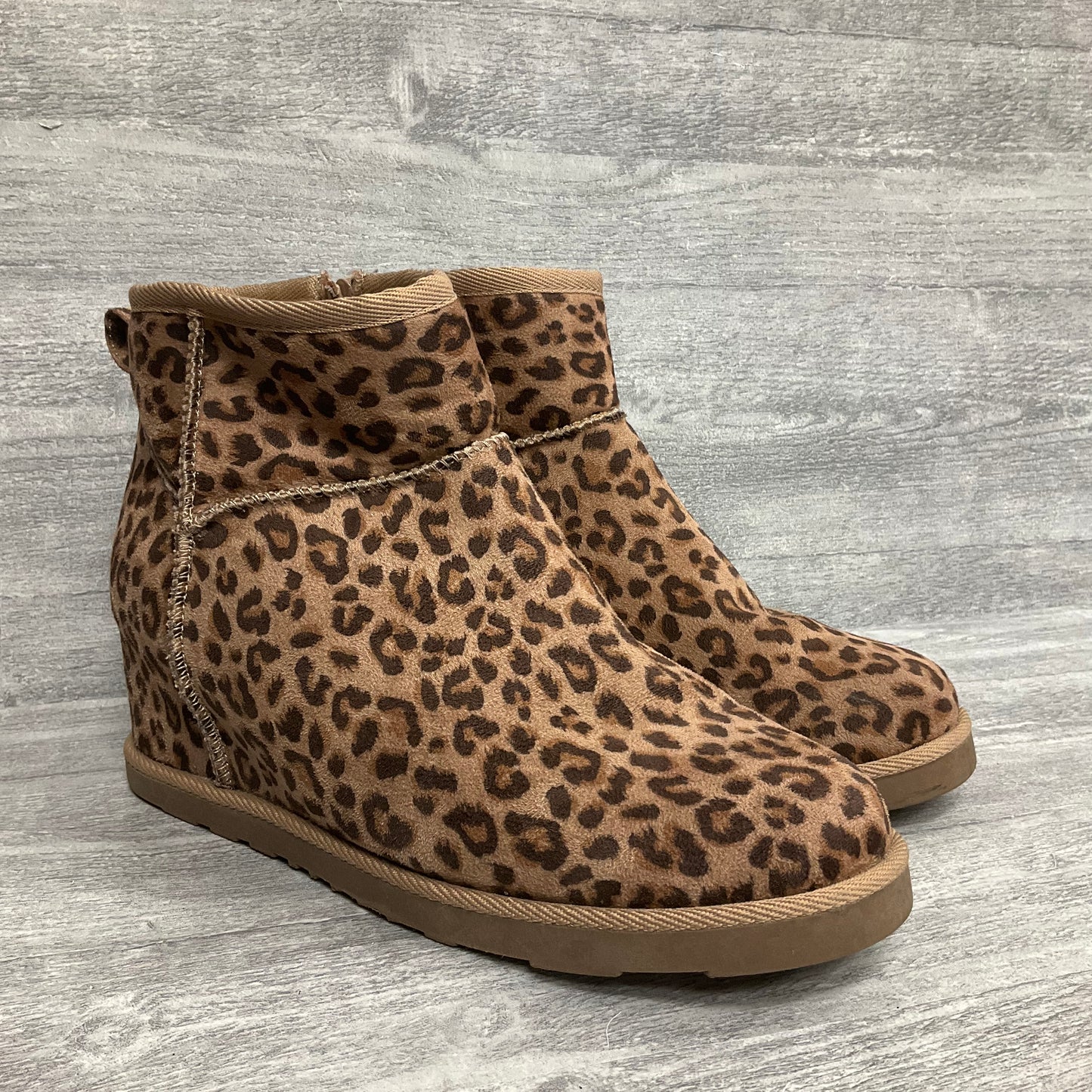 Boots Ankle Flats By Cmc In Animal Print, Size: 9.5