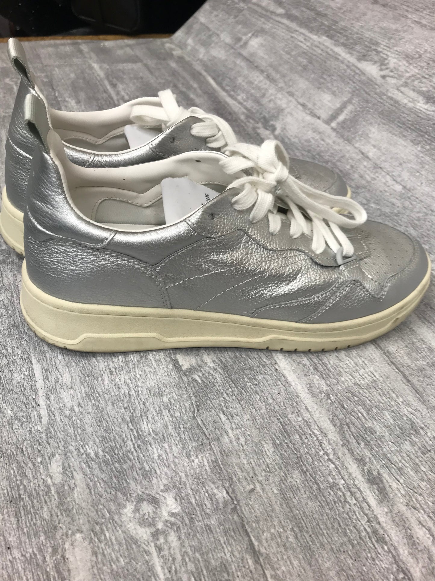 Shoes Sneakers By Steve Madden In Silver, Size: 8.5