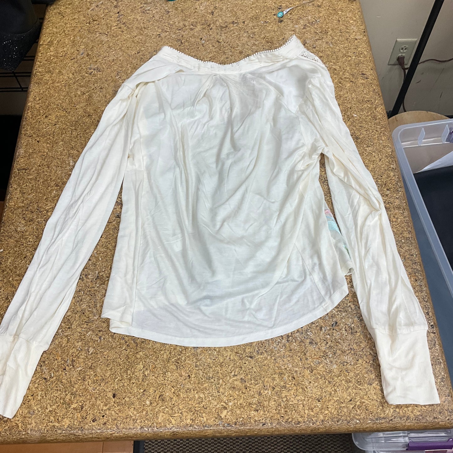 Top Long Sleeve By Tiny In Cream, Size: Xl