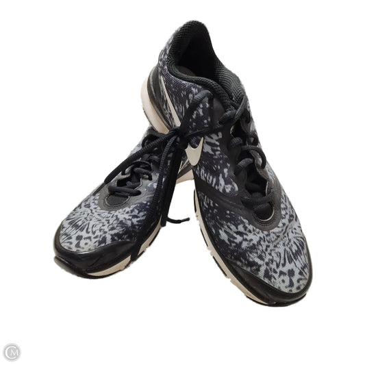 Shoes Sneakers By Nike In Black & Grey, Size: 8.5