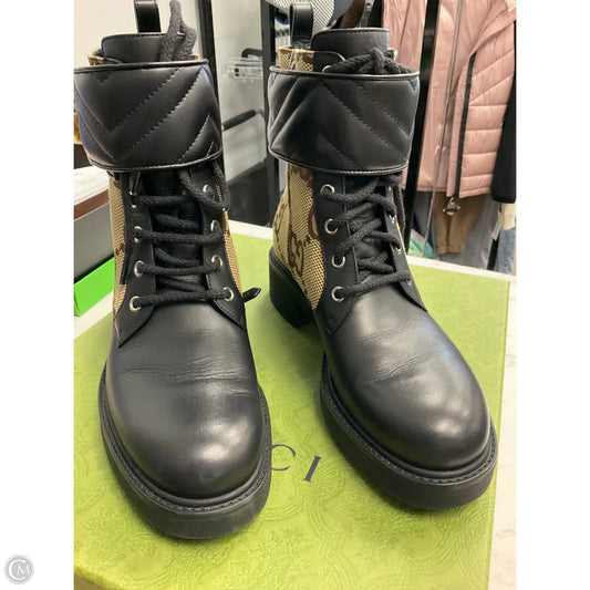 Boots Luxury Designer By Gucci In Black & Tan, Size: 7.5