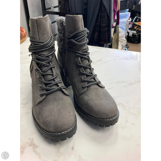 Boots Ankle Heels By Very G In Grey, Size: 8