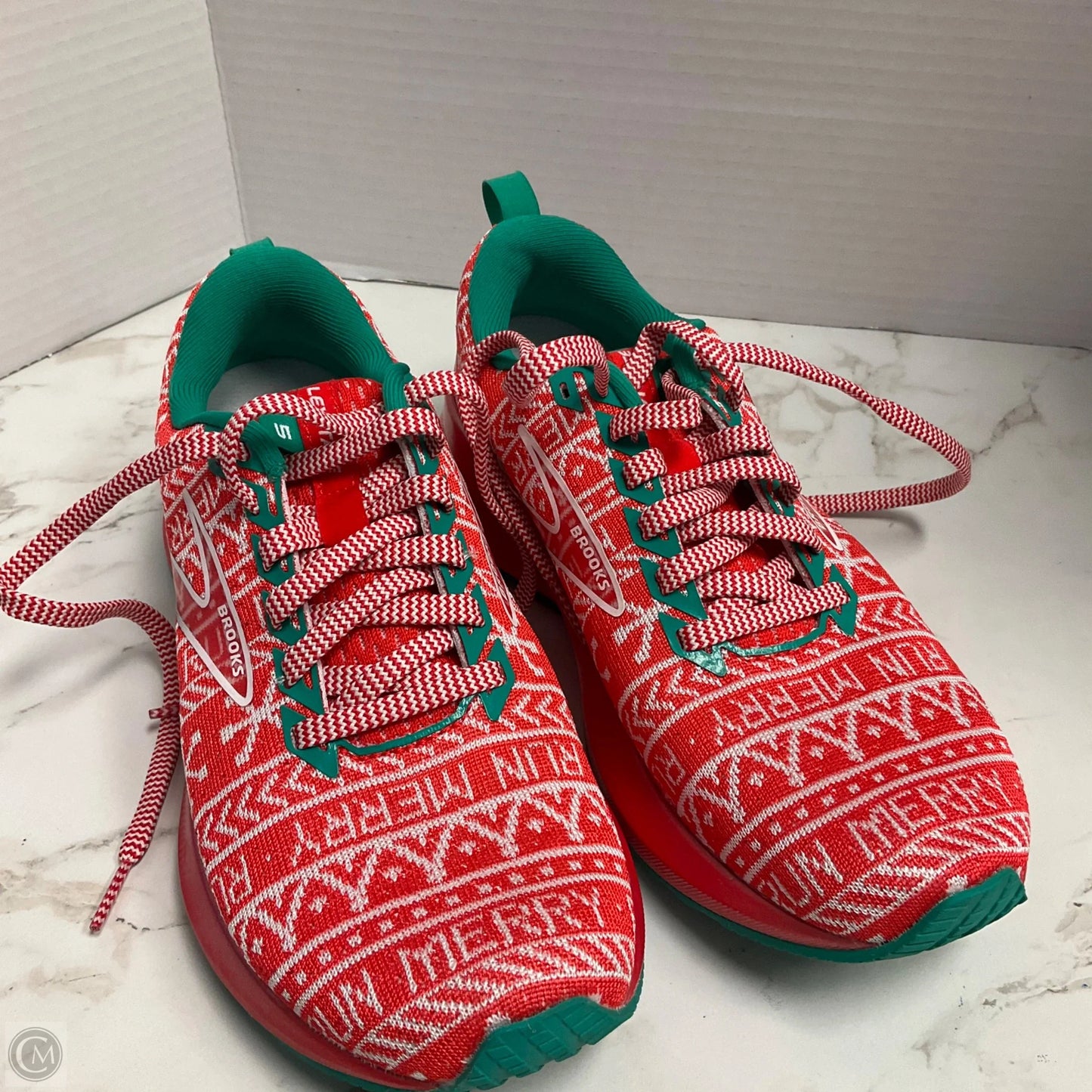 Shoes Athletic By Brooks In Red & White, Size: 6.5