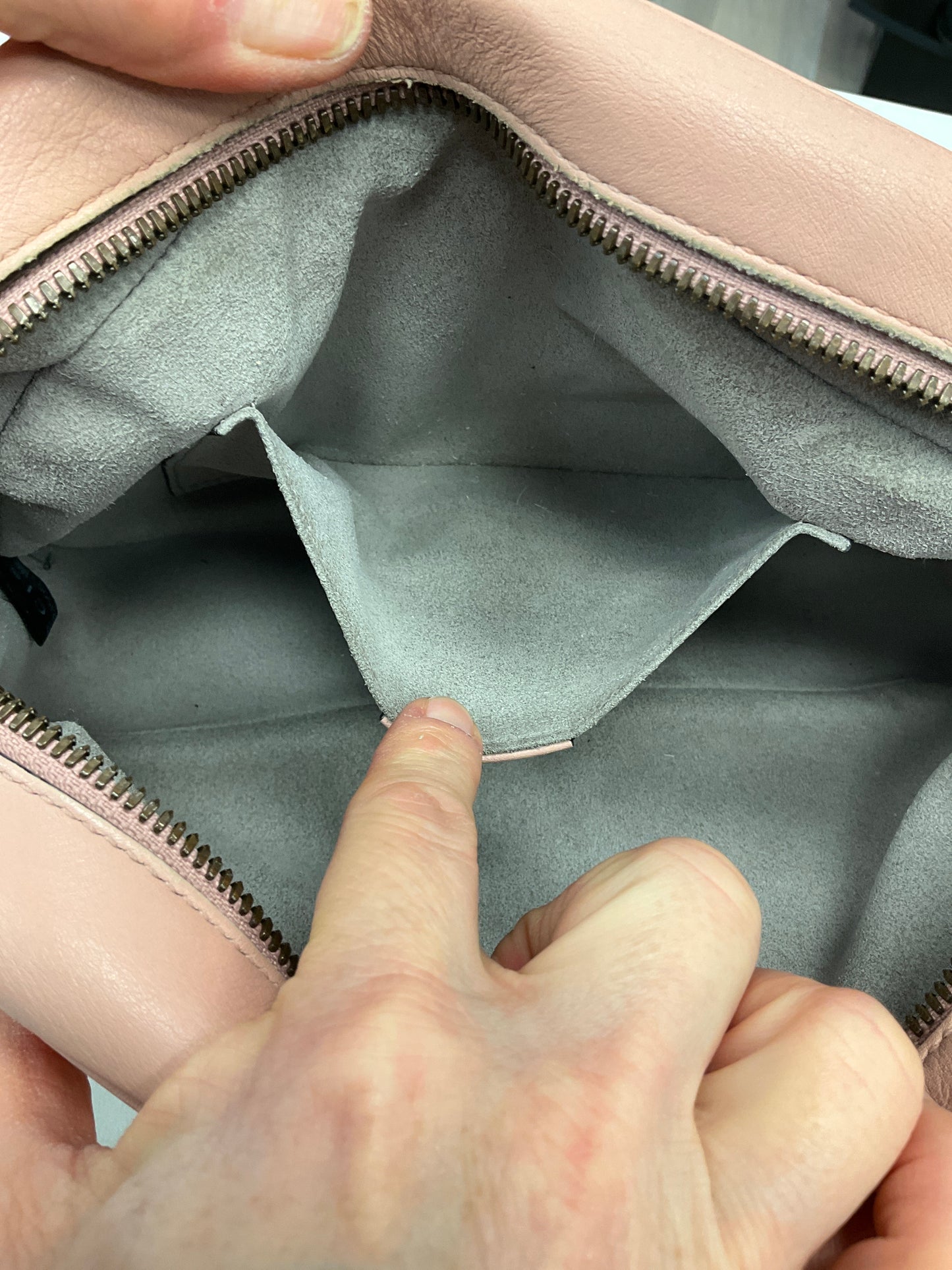 Handbag Luxury Designer By Gucci, Size: Small